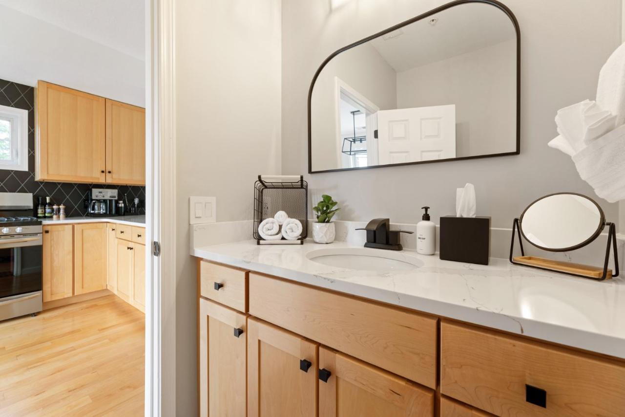 Midtown Modern - Urban Condo Walkable To Bars And Beach Traverse City Eksteriør bilde