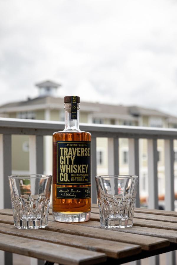 Midtown Modern - Urban Condo Walkable To Bars And Beach Traverse City Eksteriør bilde