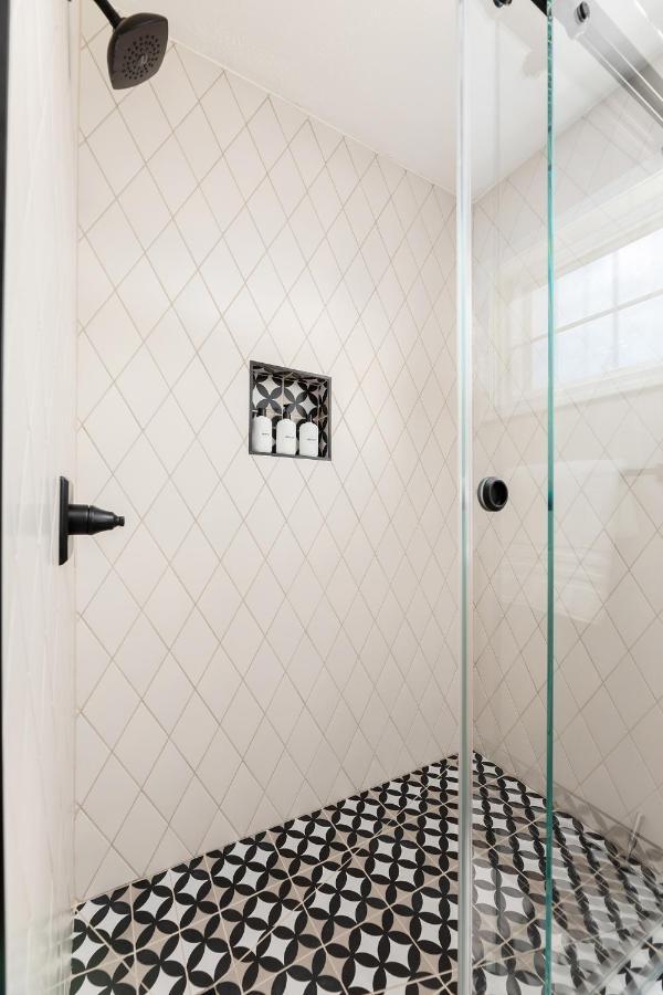 Midtown Modern - Urban Condo Walkable To Bars And Beach Traverse City Eksteriør bilde