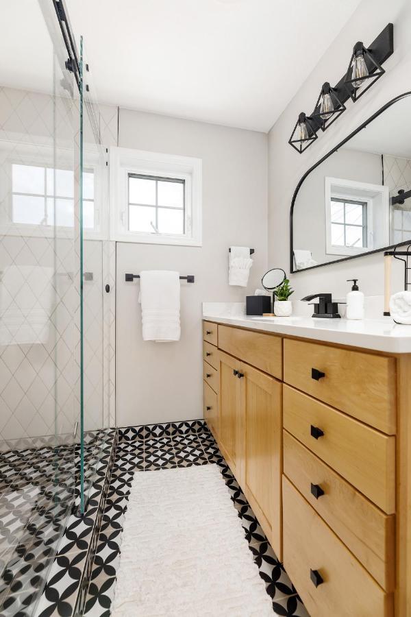 Midtown Modern - Urban Condo Walkable To Bars And Beach Traverse City Eksteriør bilde