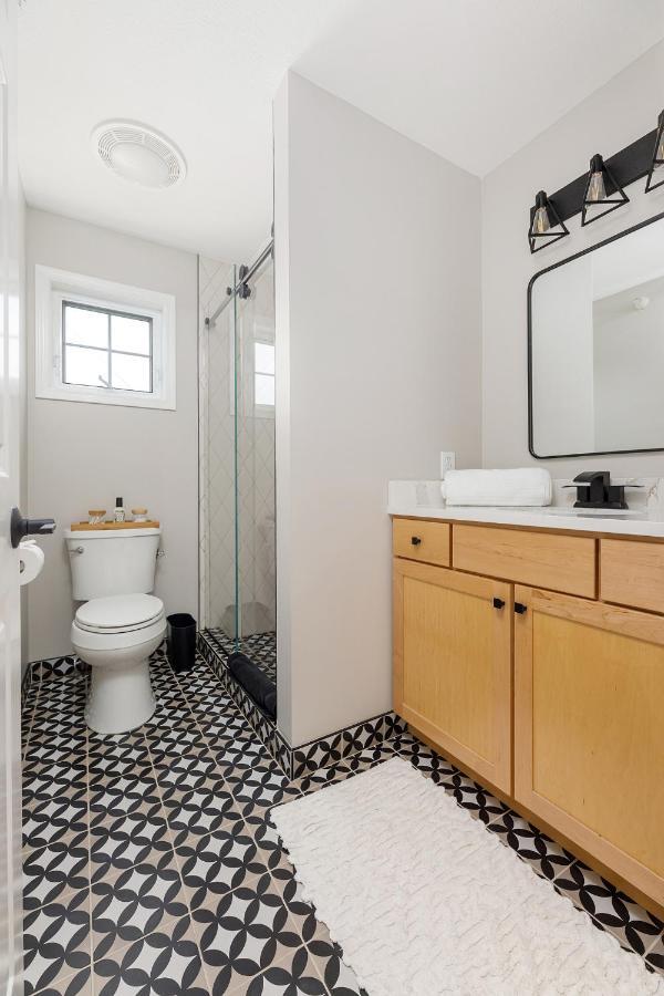 Midtown Modern - Urban Condo Walkable To Bars And Beach Traverse City Eksteriør bilde