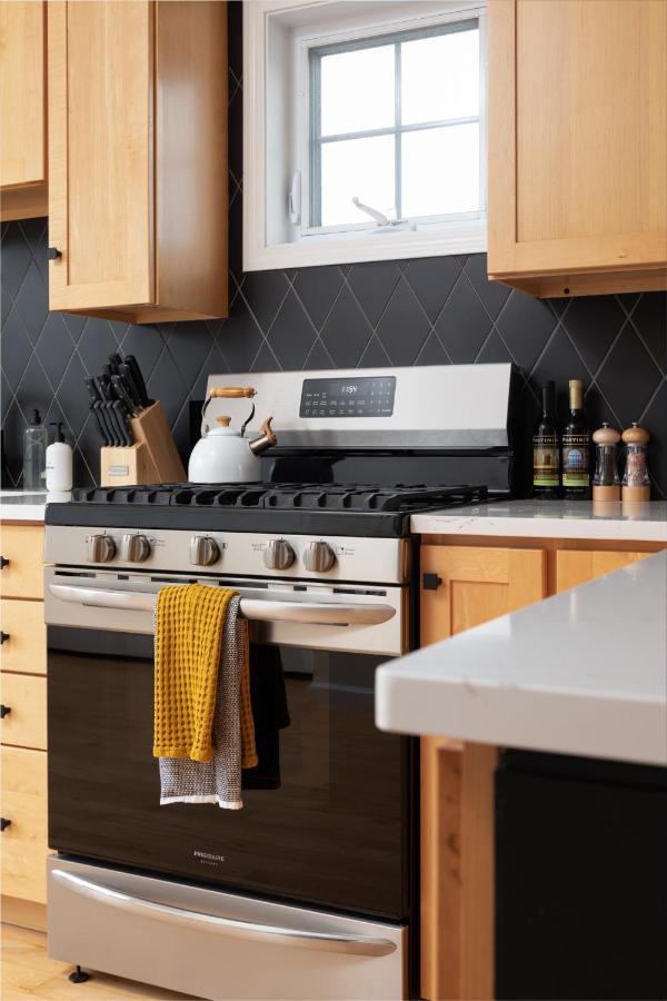Midtown Modern - Urban Condo Walkable To Bars And Beach Traverse City Eksteriør bilde